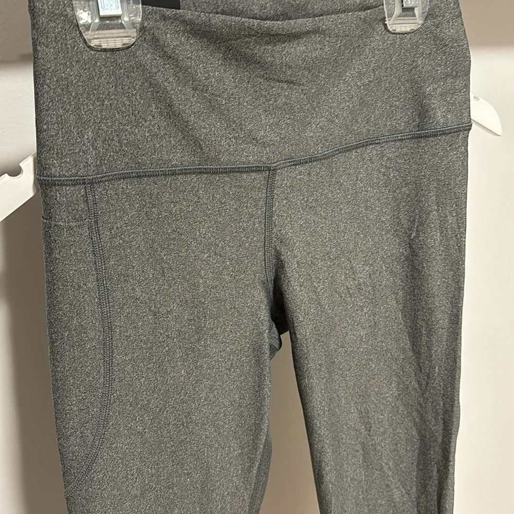 Under Armour high rise ankle legging. - Picture 2 of 7